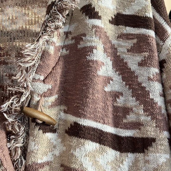 FAHERTY ozark cardigan in neutral desert ranch chic is a Size L, fits M-L - Picture 4 of 6